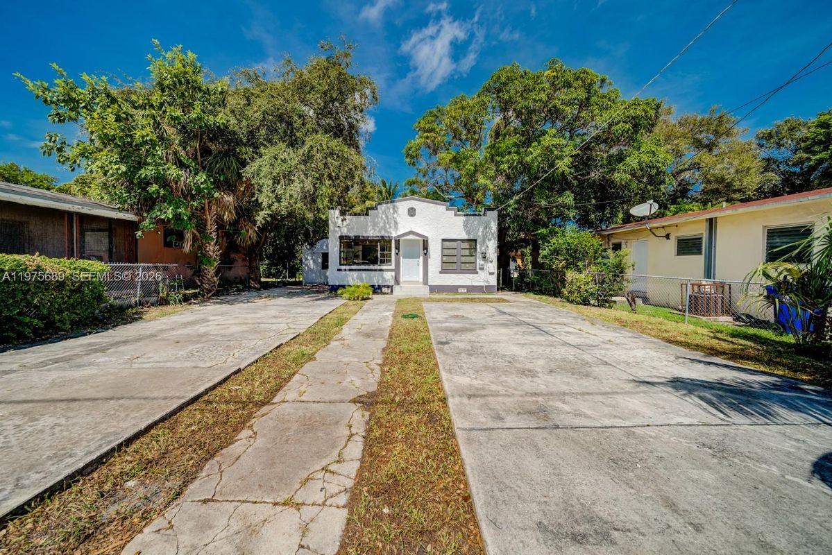 829 Nw 56th St - Photo 2 of 25