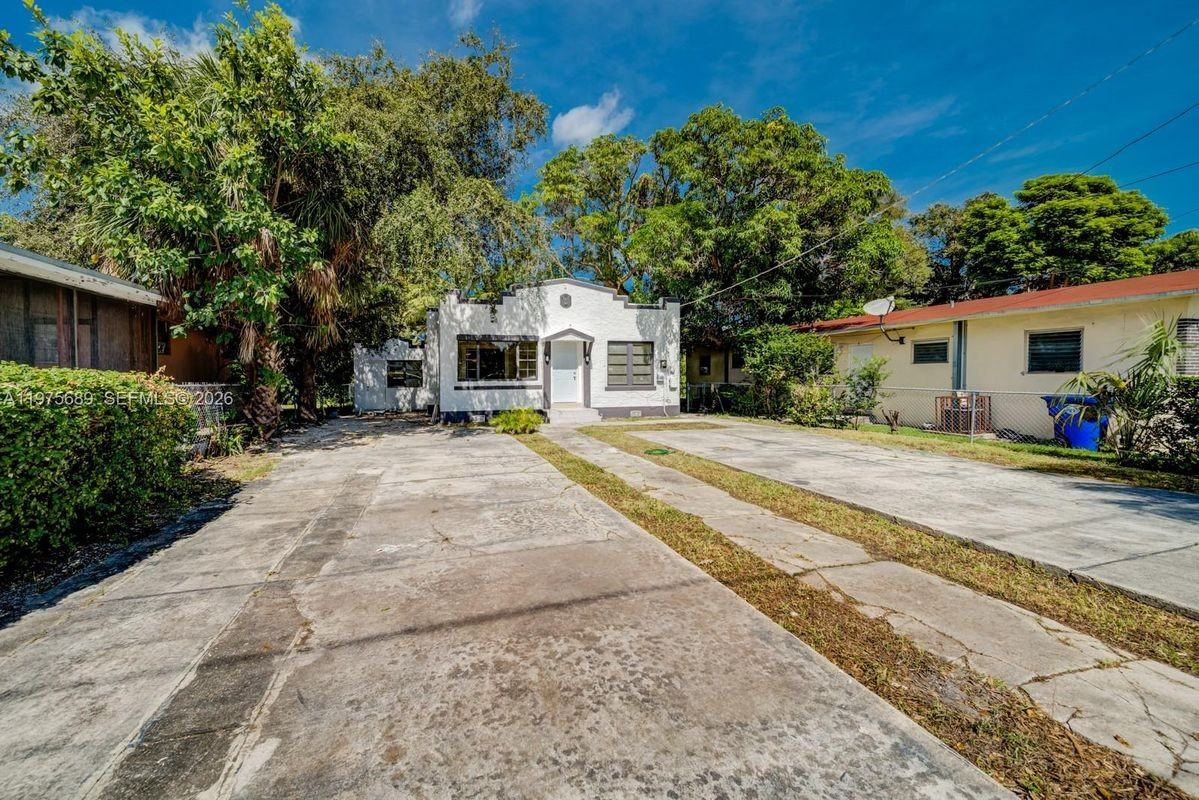 829 Nw 56th St - Photo 3 of 25