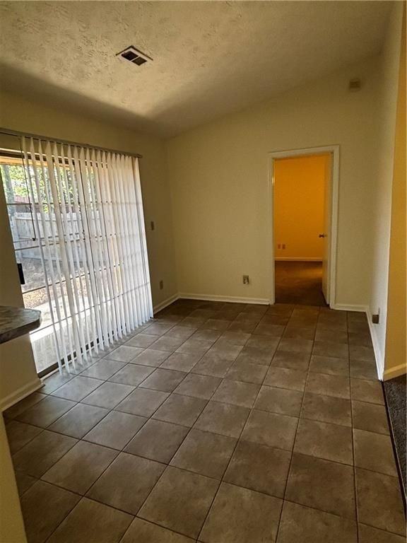 7025 Brentwood Ct - Photo 4 of 12