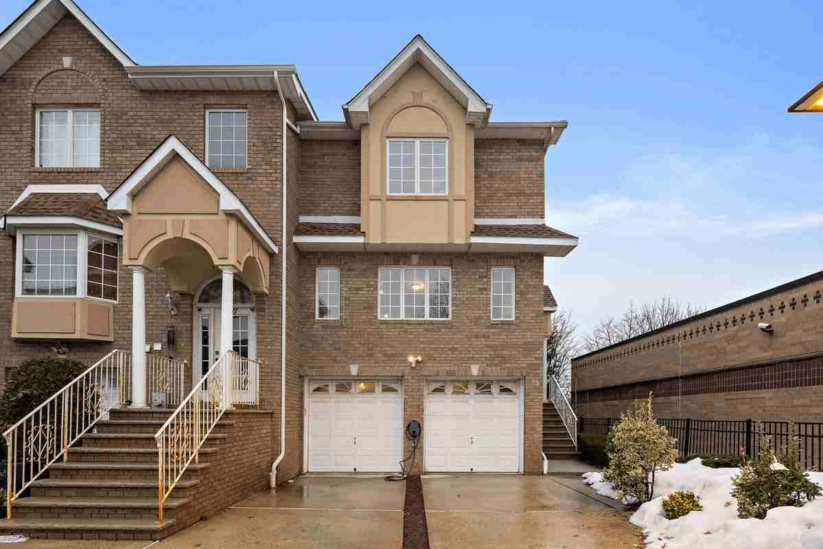 12 Liberty Ct - Photo 2 of 25