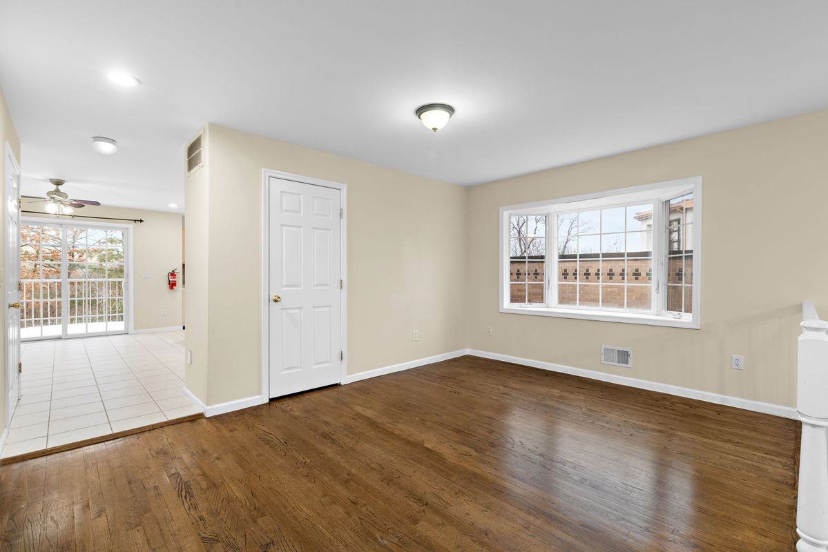 12 Liberty Ct - Photo 3 of 25