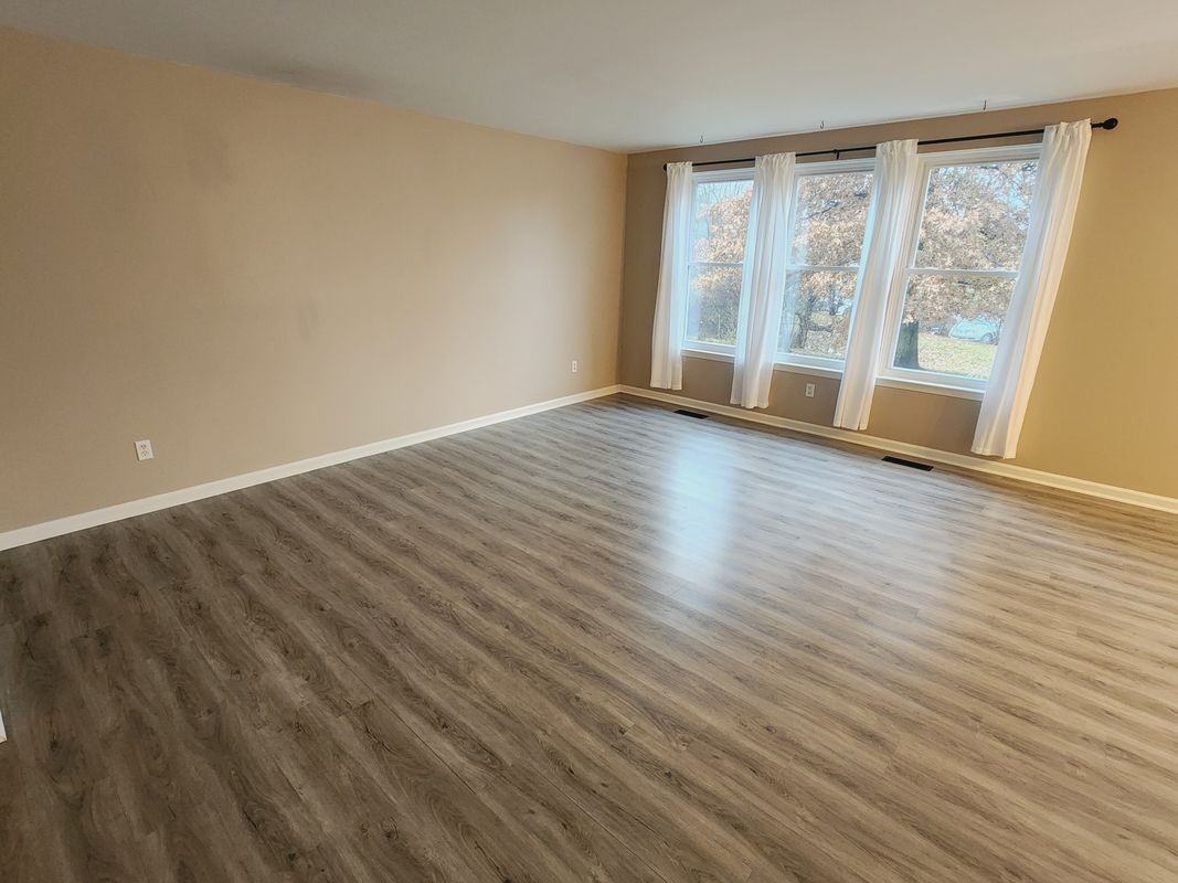 5184 Meadow Crest Cir - Photo 4 of 38