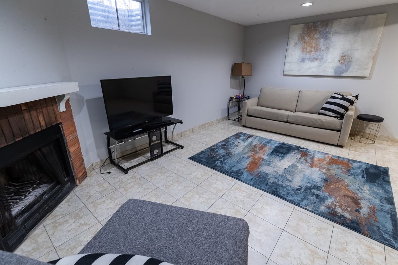 7591 Scholfield Road - Photo 5 of 40