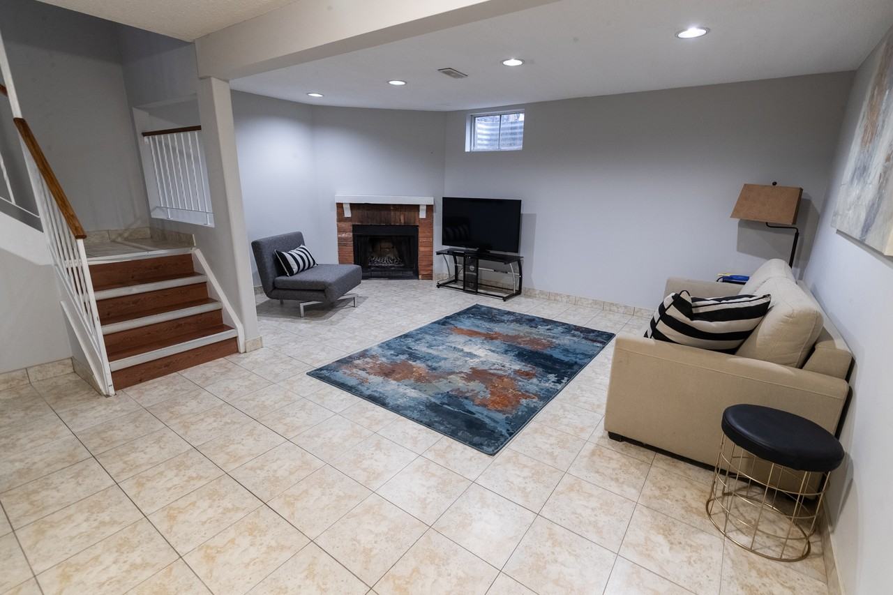 7591 Scholfield Road - Photo 4 of 40