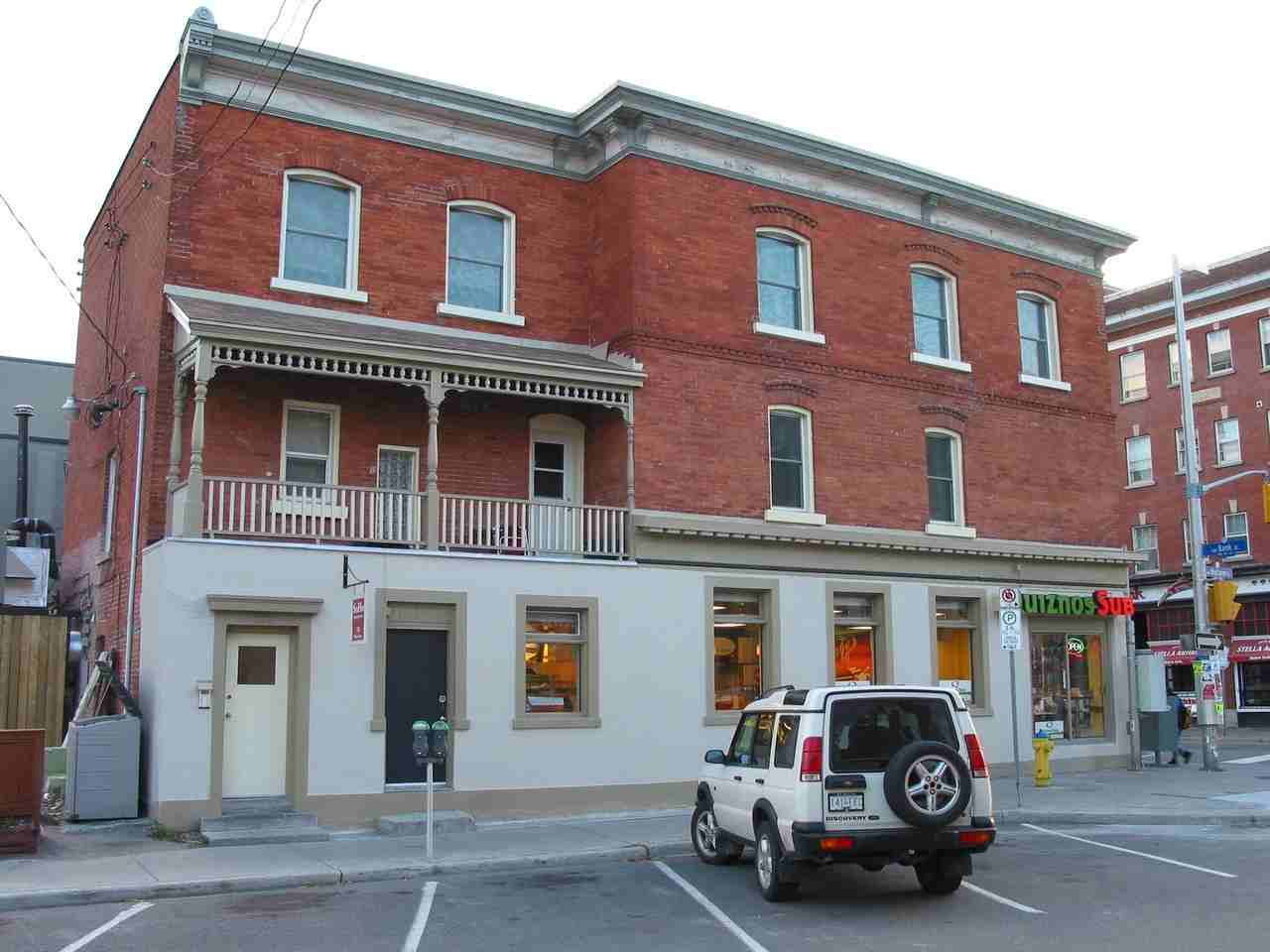 376 MacLaren Street #9