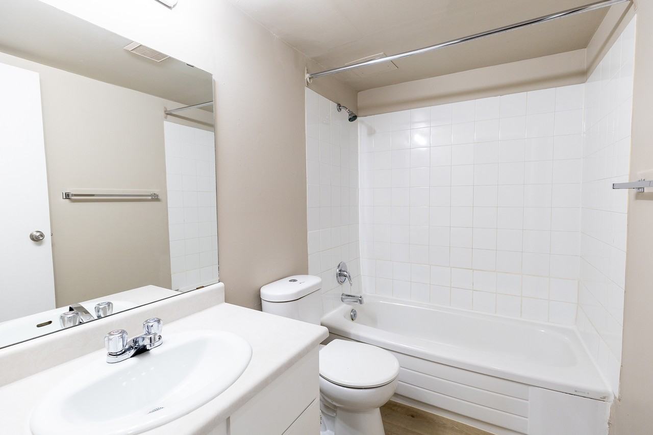 Chinook Woods Apartments - Photo 6 of 17
