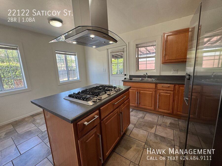 22122 Saticoy St - Photo 7 of 23