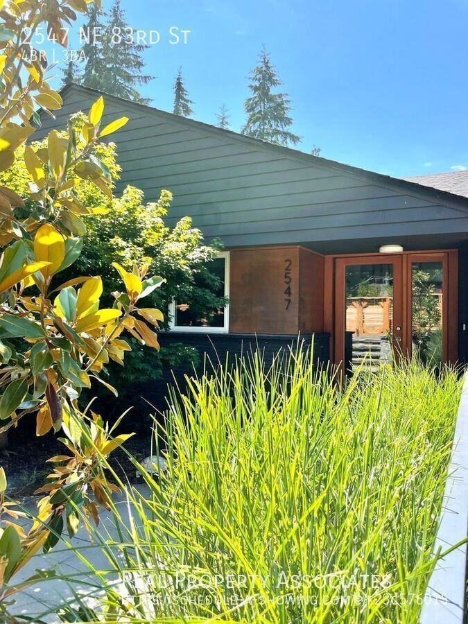 2547 Ne 83rd St - Photo 2 of 35