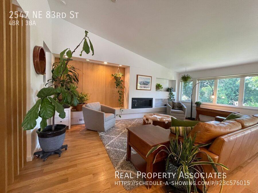 2547 Ne 83rd St - Photo 5 of 35