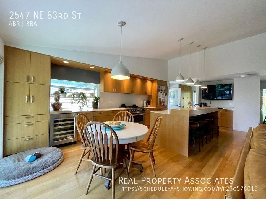 2547 Ne 83rd St - Photo 6 of 35