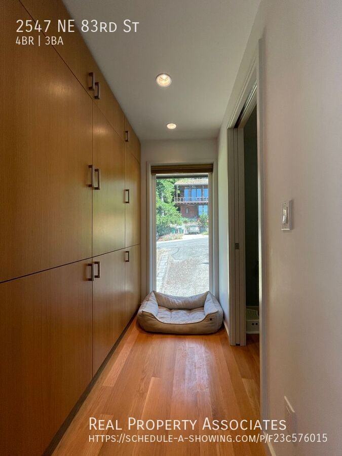 2547 Ne 83rd St - Photo 7 of 35