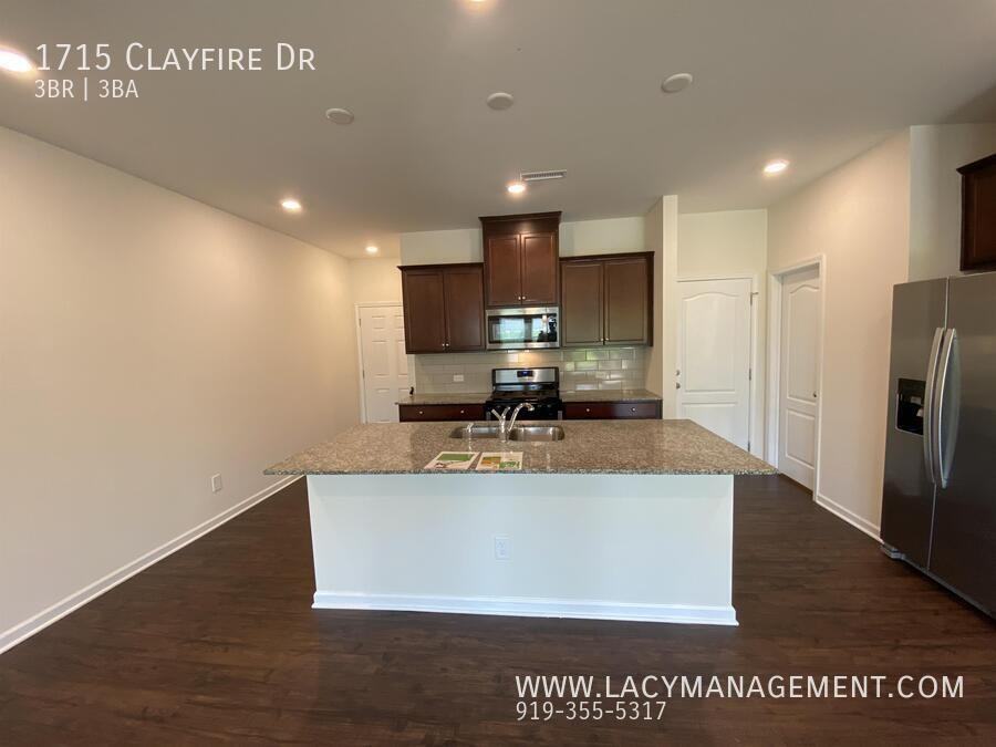 1715 Clayfire Dr #1 - Photo 3 of 21