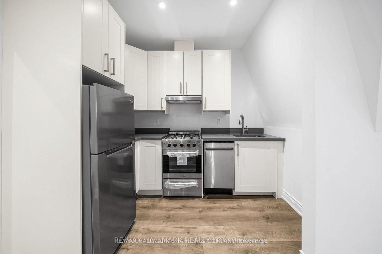 208 Dovercourt Road #C - Photo 4 of 18