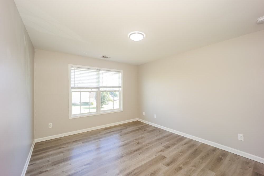 323 Oakhaven Way - Photo 4 of 17