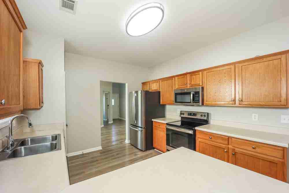 323 Oakhaven Way - Photo 7 of 17