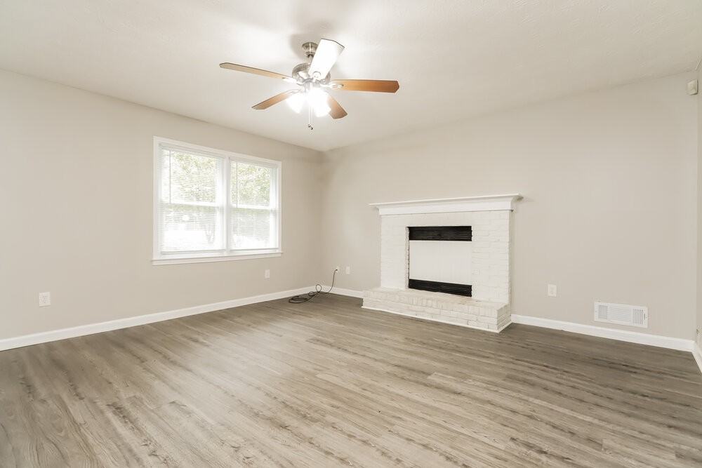 4635 Hamlet Walk Se - Photo 6 of 28