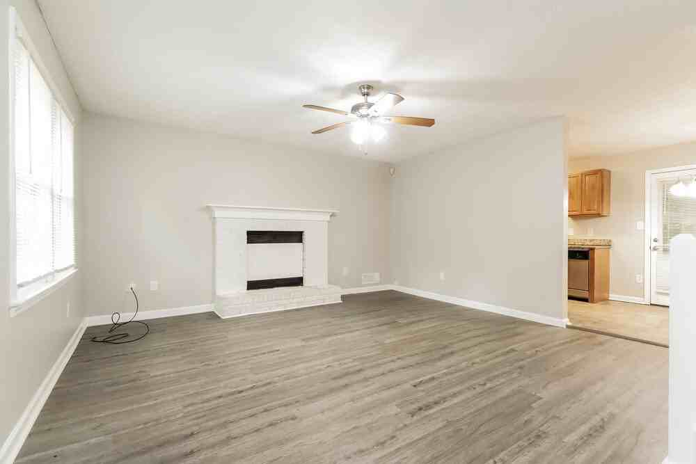 4635 Hamlet Walk Se - Photo 7 of 28