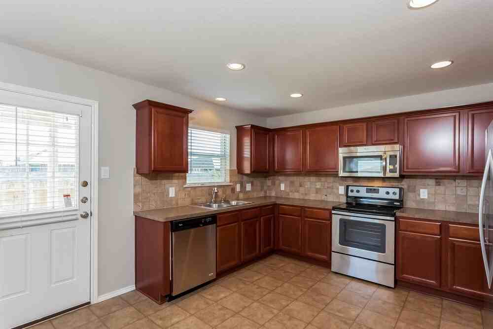 5828 Ridge Lake Dr - Photo 3 of 16