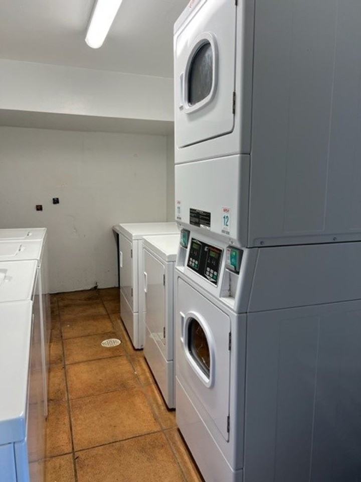 Dixie Realty LLC - Photo 4 of 49