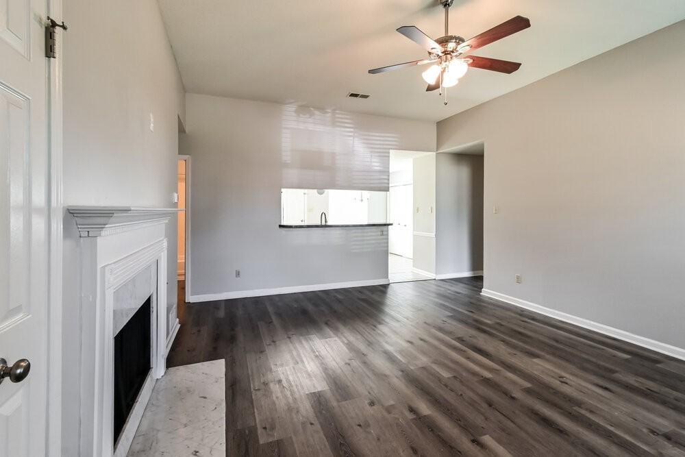 8389 Palm Springs Dr - Photo 4 of 19