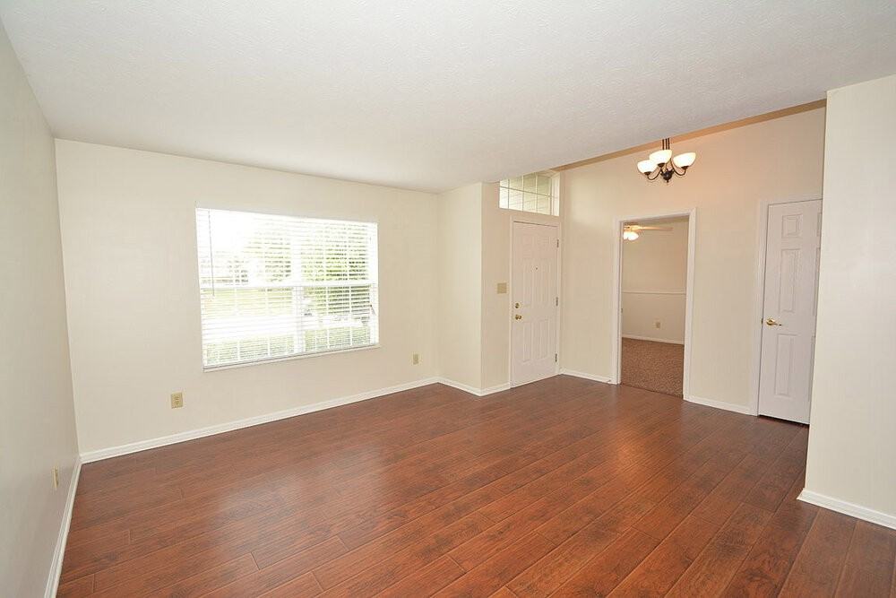 453 Yorktown Ln - Photo 2 of 37