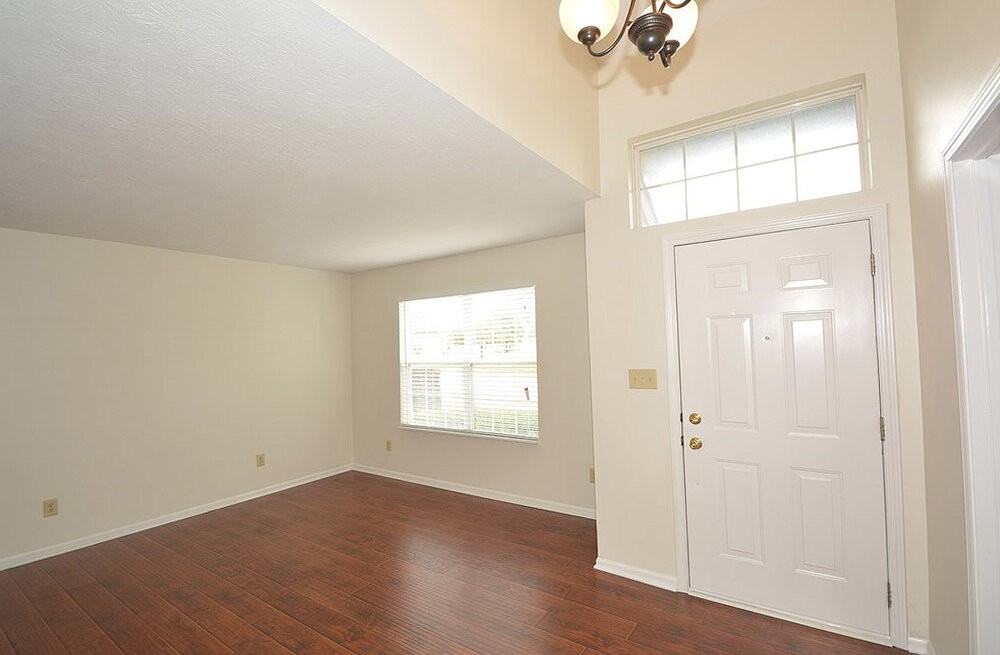 453 Yorktown Ln - Photo 3 of 37