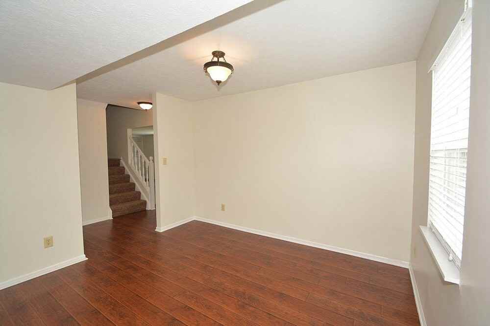 453 Yorktown Ln - Photo 4 of 37