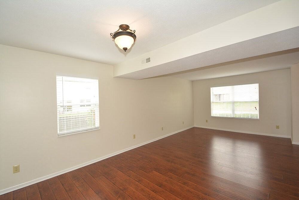 453 Yorktown Ln - Photo 5 of 37