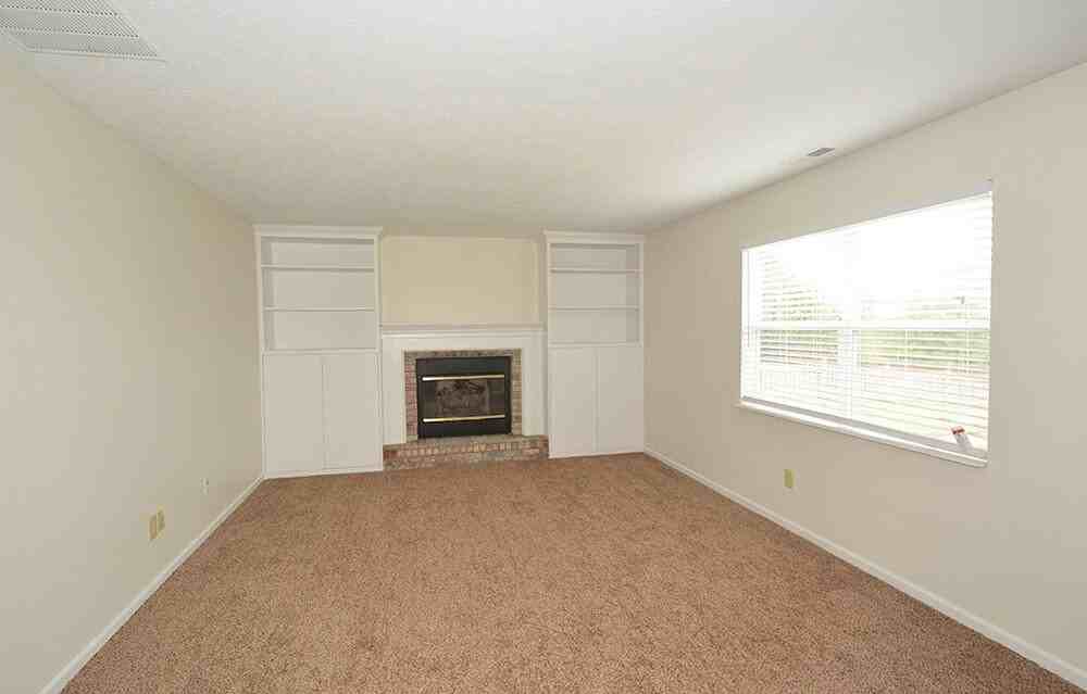 453 Yorktown Ln - Photo 7 of 37