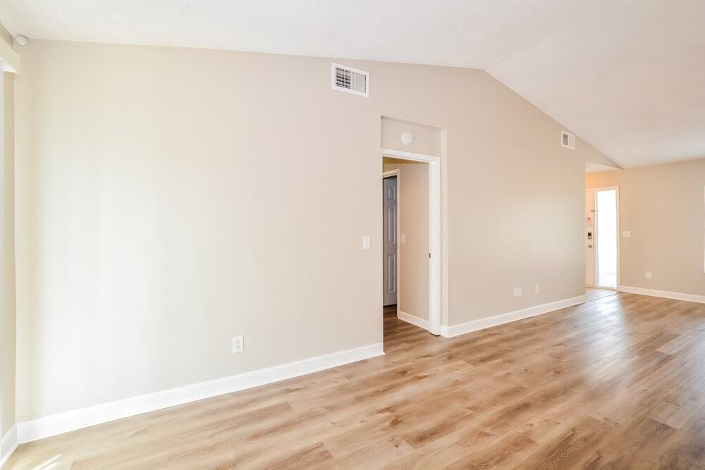 426 Iowa Woods Cir E - Photo 4 of 14