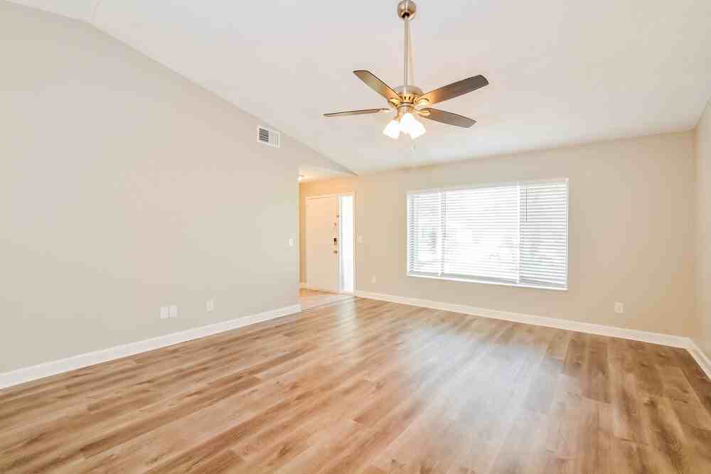 426 Iowa Woods Cir E - Photo 6 of 14