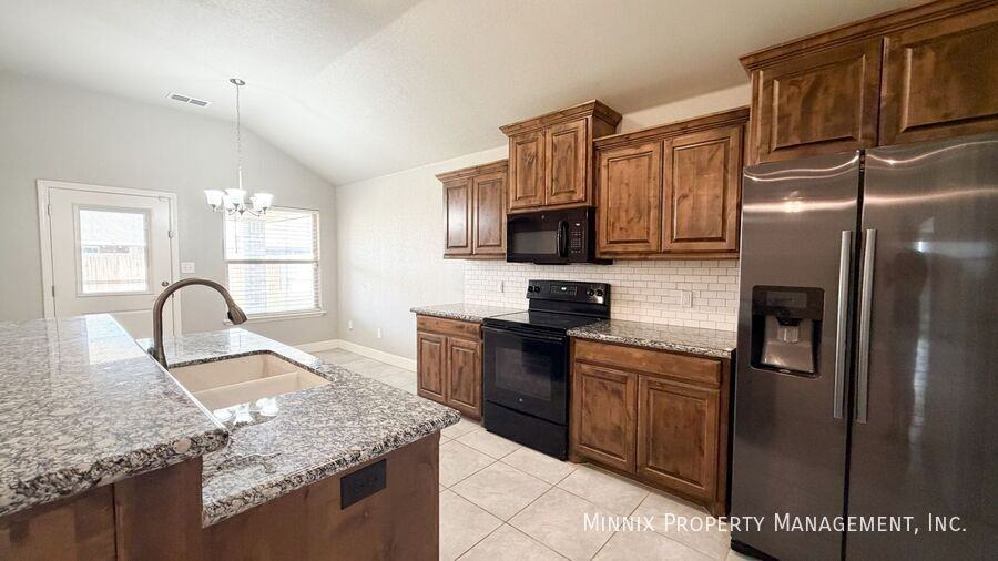 5222 Jarvis St - Photo 3 of 22