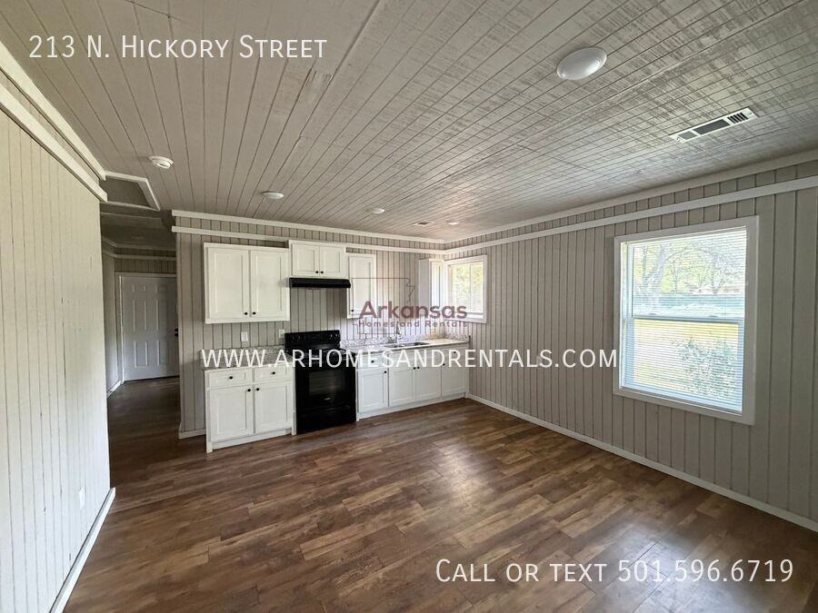 213 N Hickory St - Photo 5 of 17