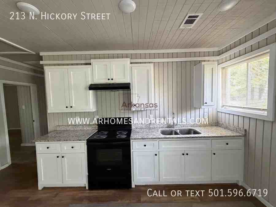 213 N Hickory St - Photo 6 of 17