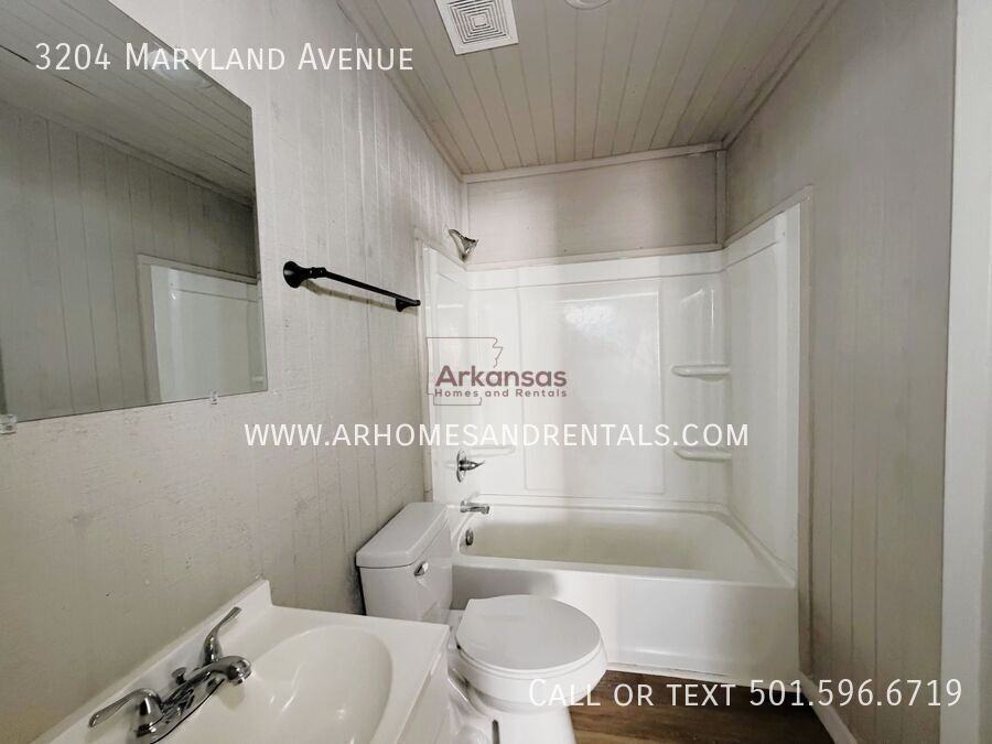 3204 Maryland Ave - Photo 6 of 9