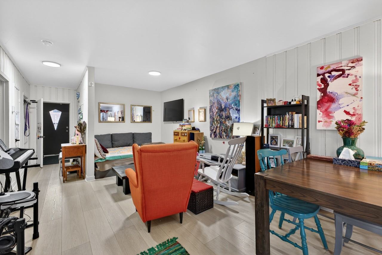 1690 Rue Leclaire - Photo 3 of 19