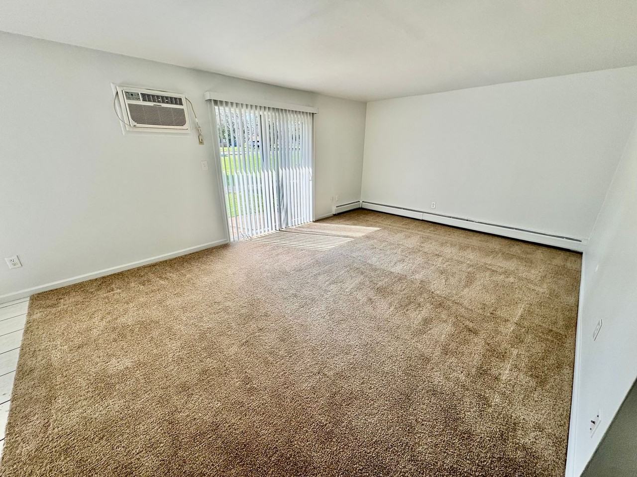 Golfview Manor - Photo 4 of 26