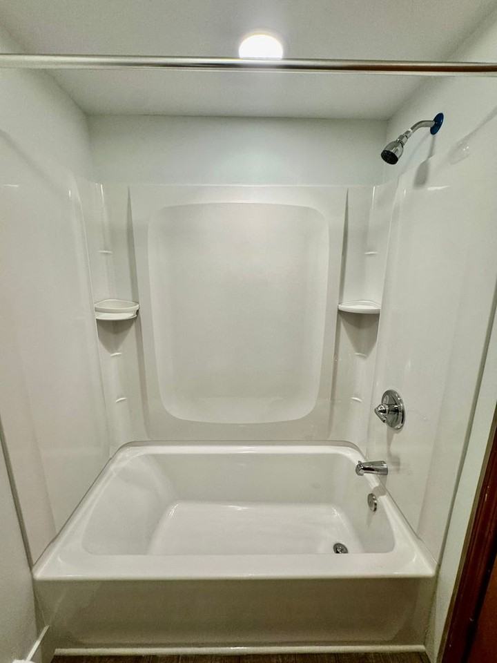 Golfview Manor - Photo 6 of 26