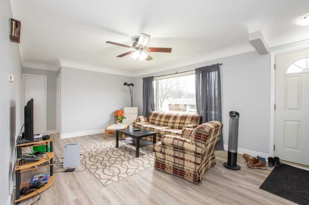 129 Jacobson Ave - Photo 4 of 18