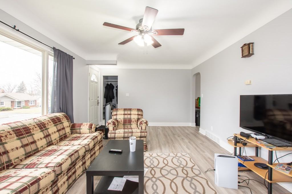 129 Jacobson Ave - Photo 6 of 18