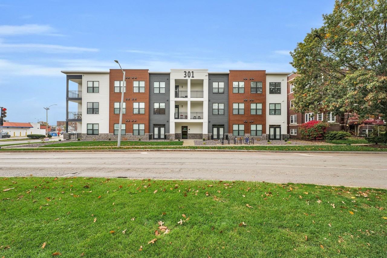 301 W. University Ave - Photo 2 of 40