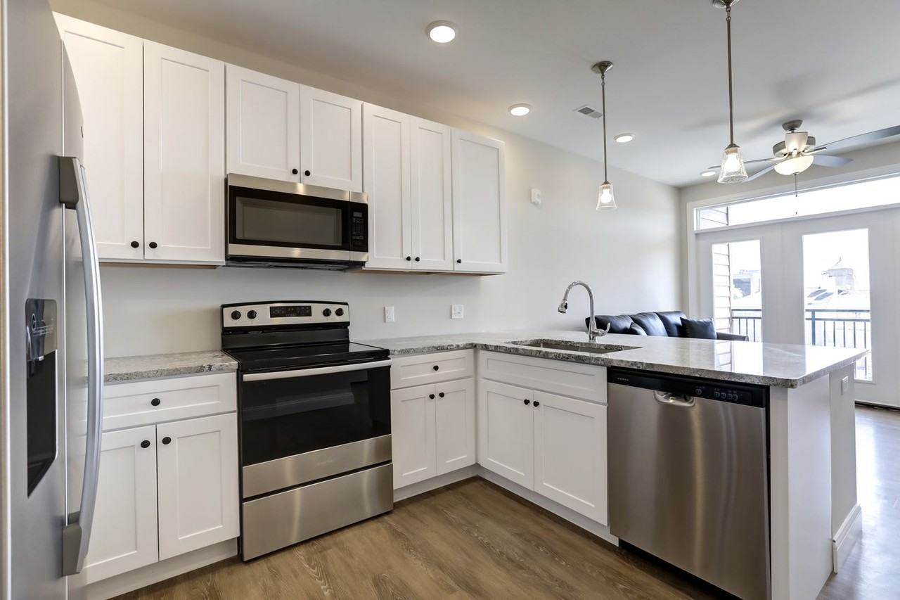301 W. University Ave - Photo 3 of 40