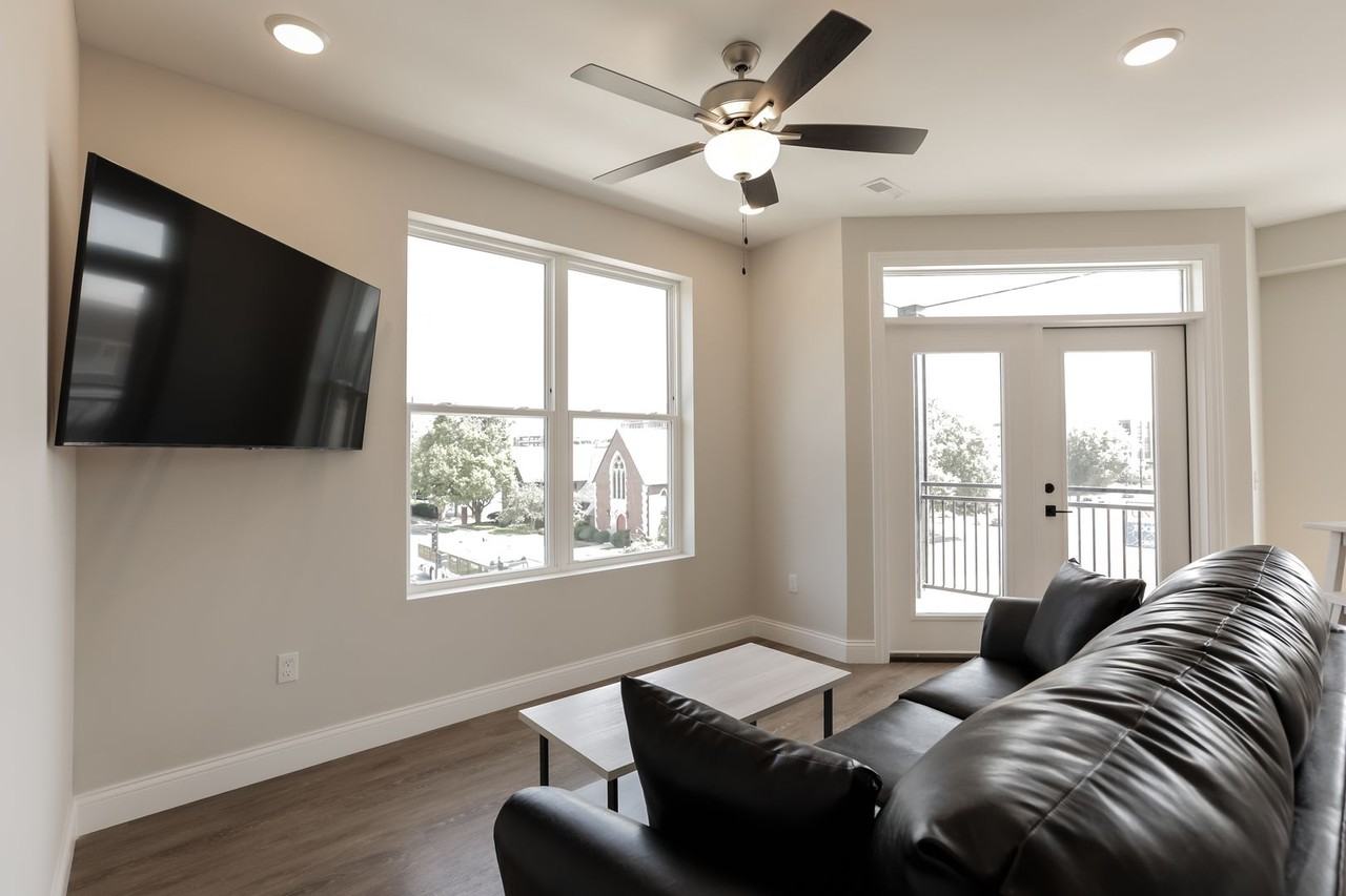 301 W. University Ave - Photo 7 of 40