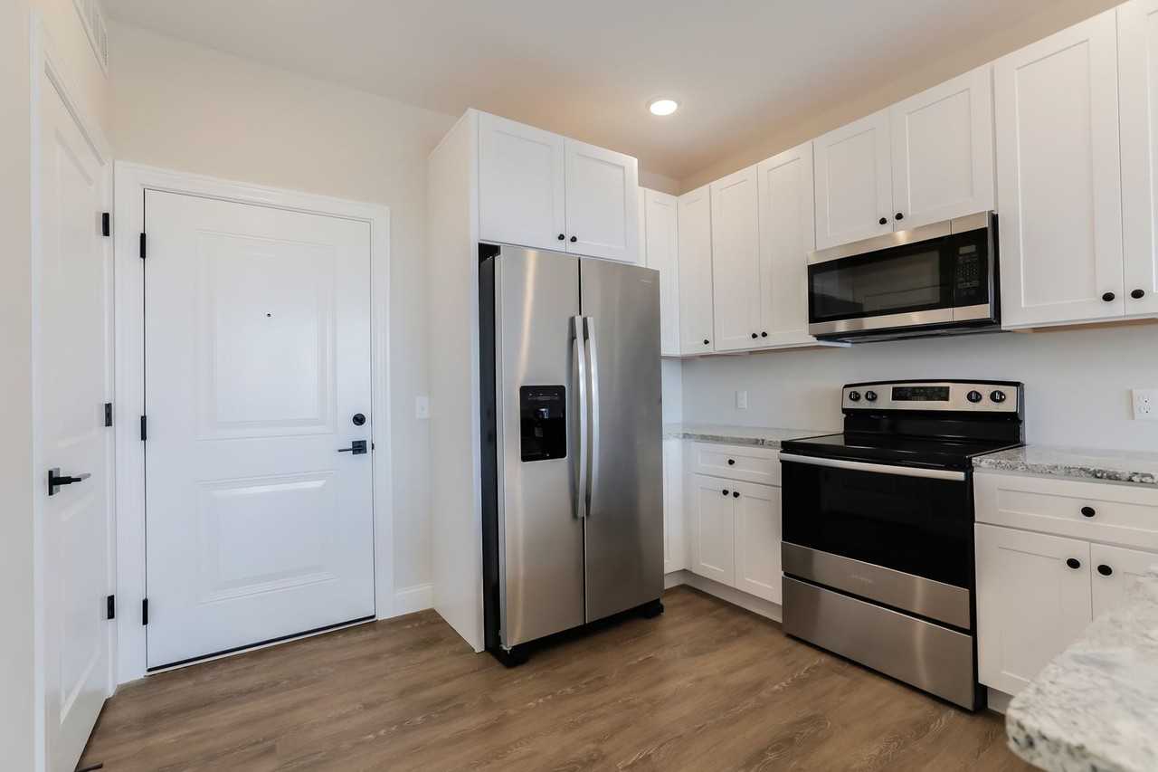 301 W. University Ave - Photo 5 of 40