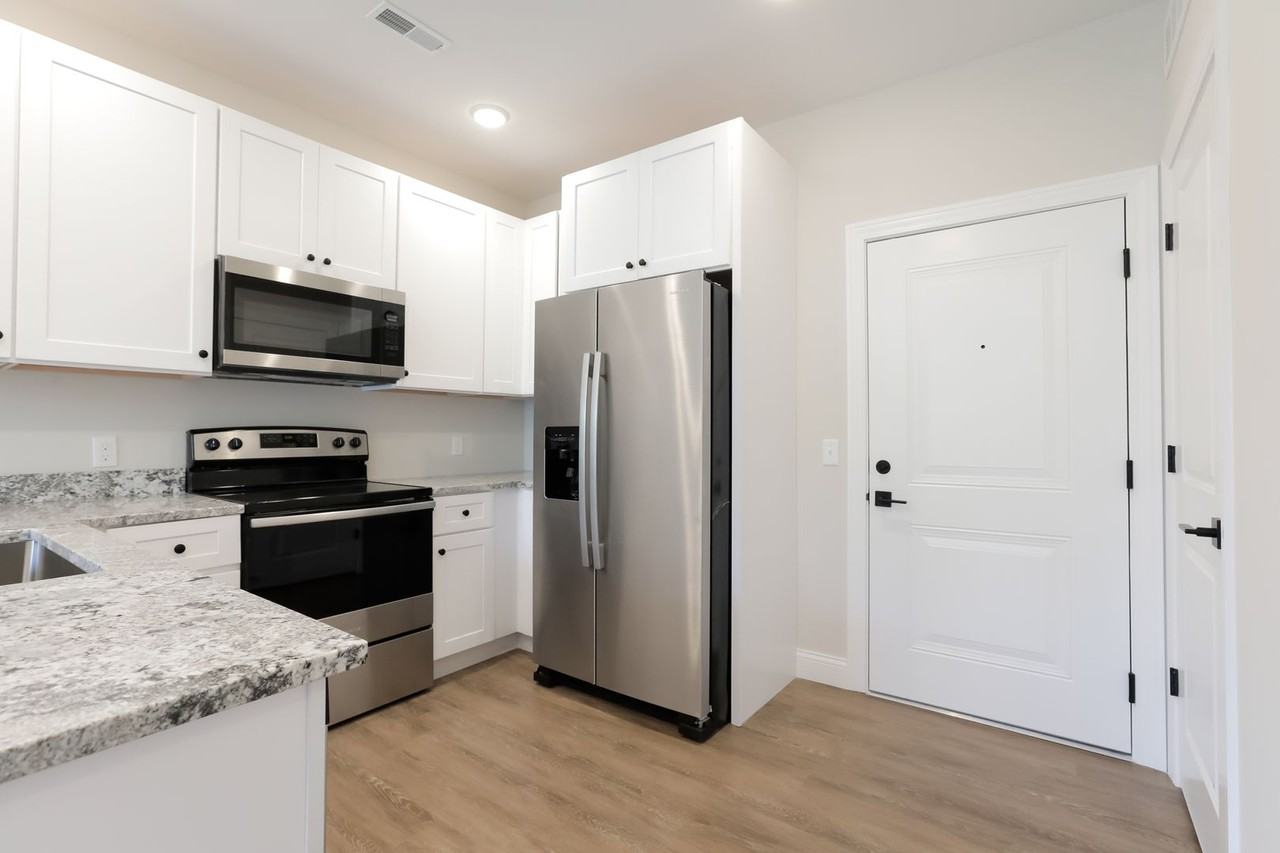 301 W. University Ave - Photo 4 of 40
