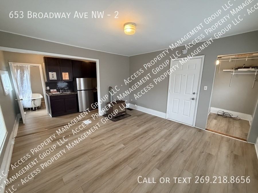 653 Broadway Ave Nw #2 - Photo 5 of 11