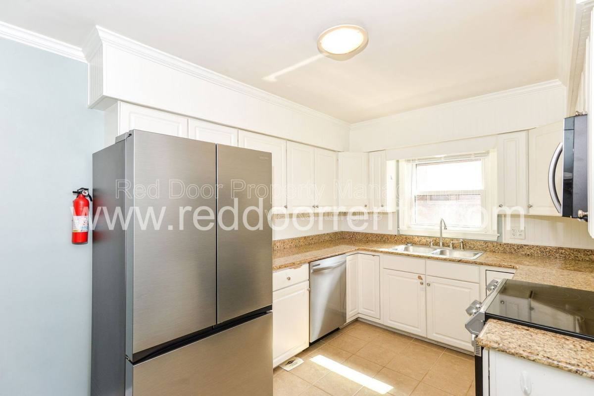 4930 N Illinois St - Photo 3 of 10