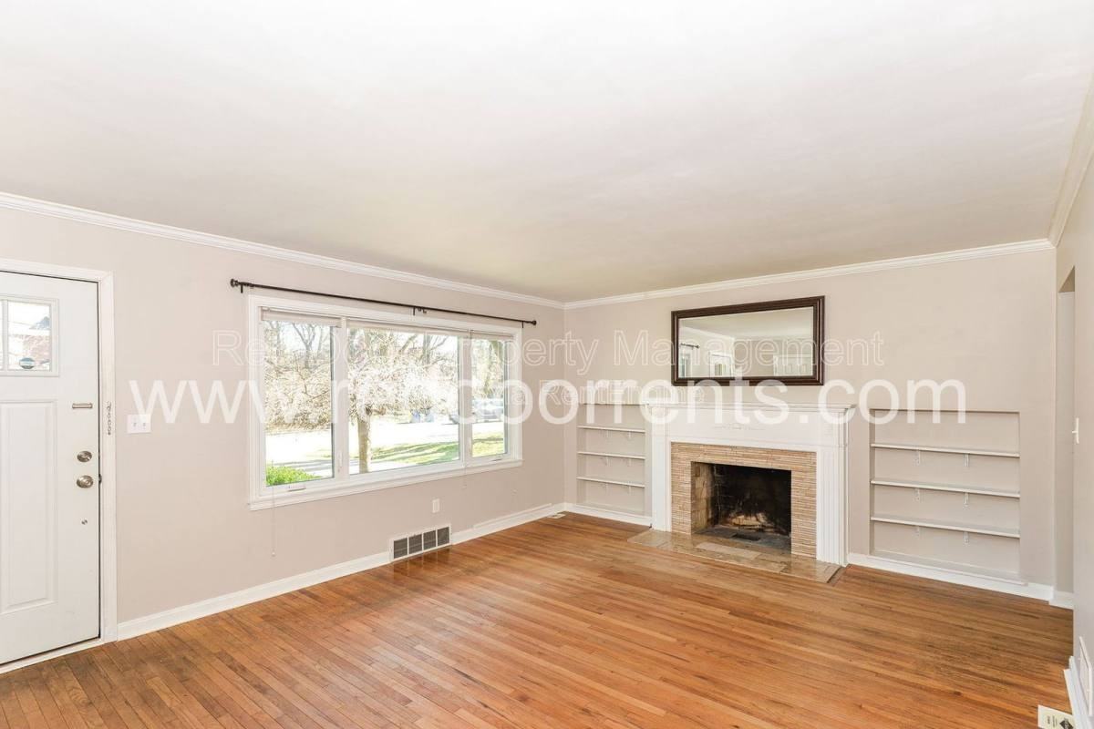 4930 N Illinois St - Photo 4 of 10