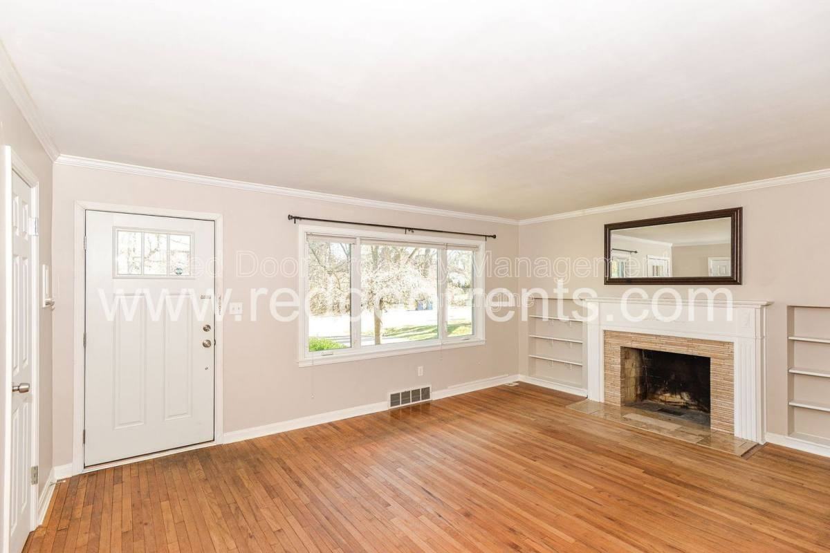 4930 N Illinois St - Photo 5 of 10