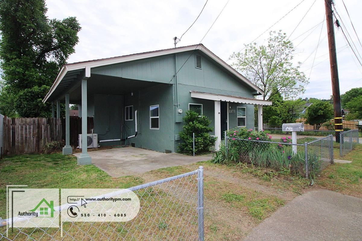 1571 1st St - Photo 2 of 10